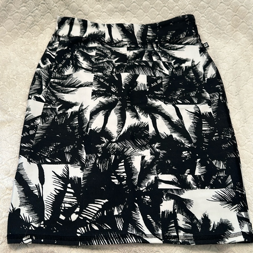Fabletics palm tree print skirt. Size XS
